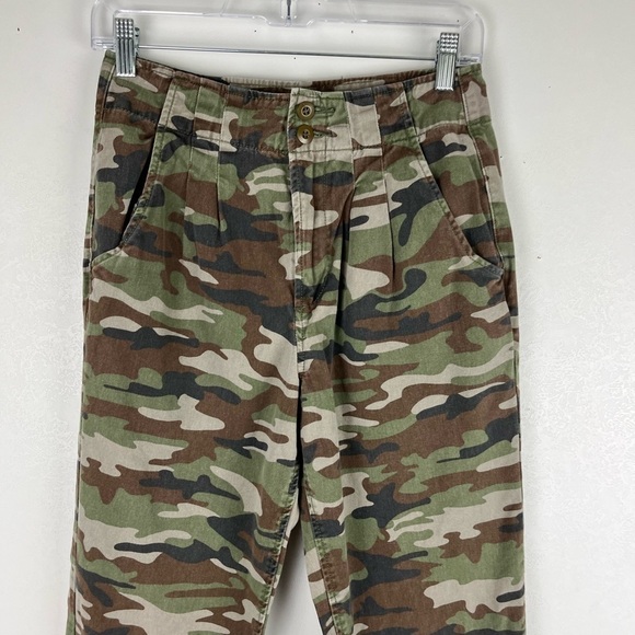 forever 21 Green Camo Print Jeans Pleated XS - Picture 3 of 11